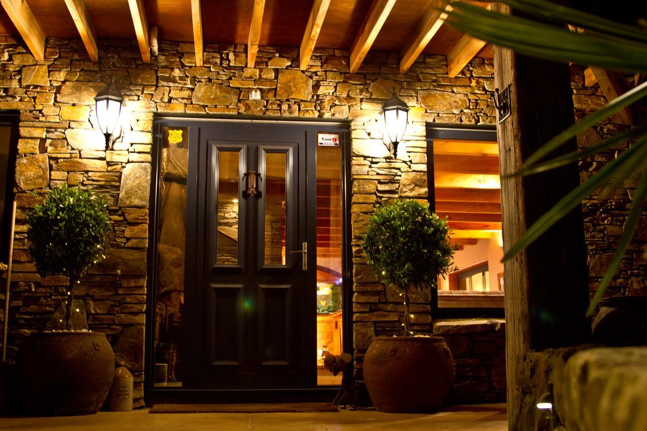 Tree House Lodge Bed & Breakfast Cheviot Exterior photo